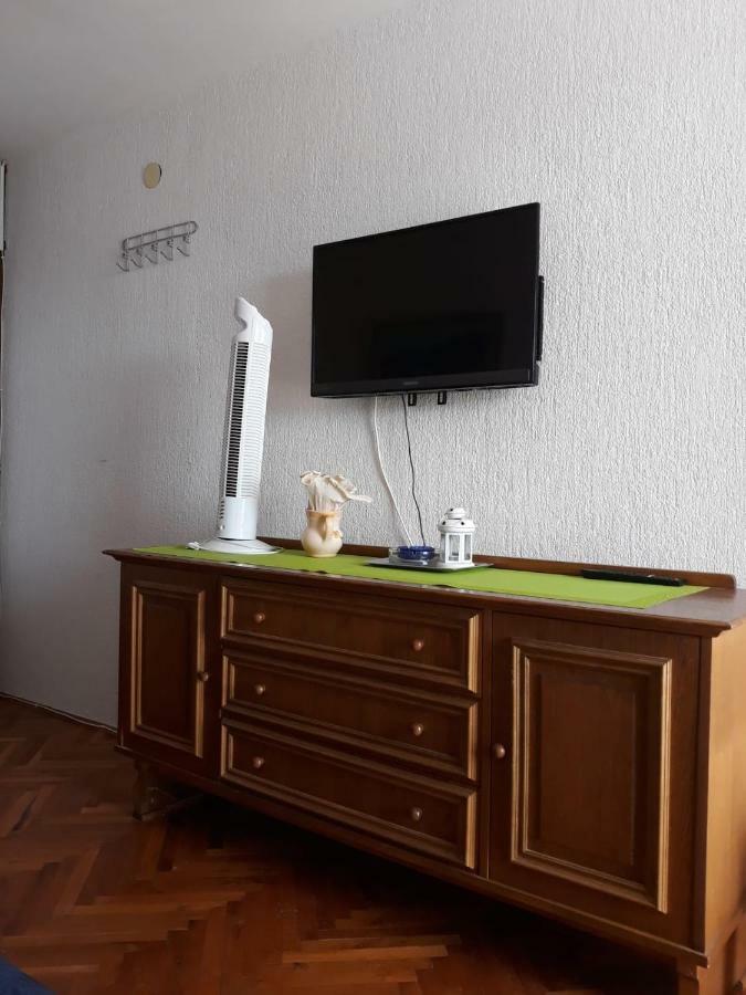 Apartman Grospic 2 策萨利卡 外观 照片